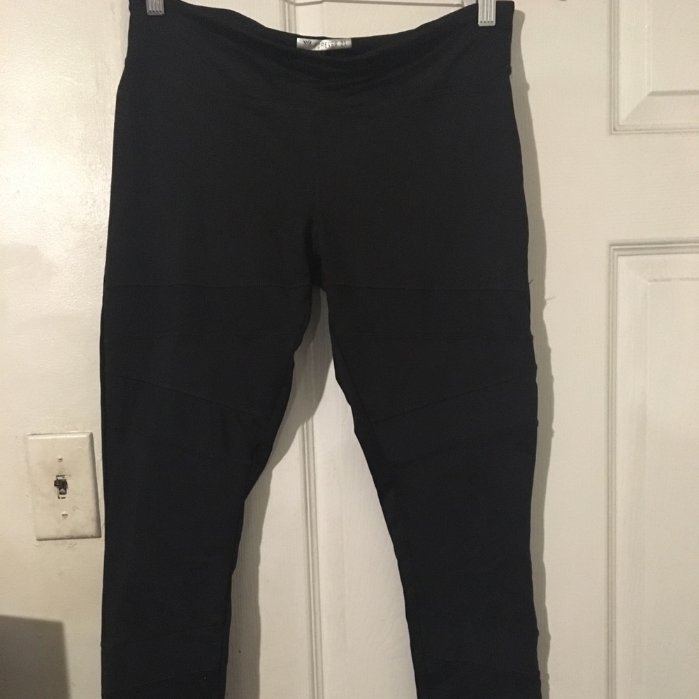 ⭕️SOLD⭕️ Forever 21 Black Mesh Panel workout pants